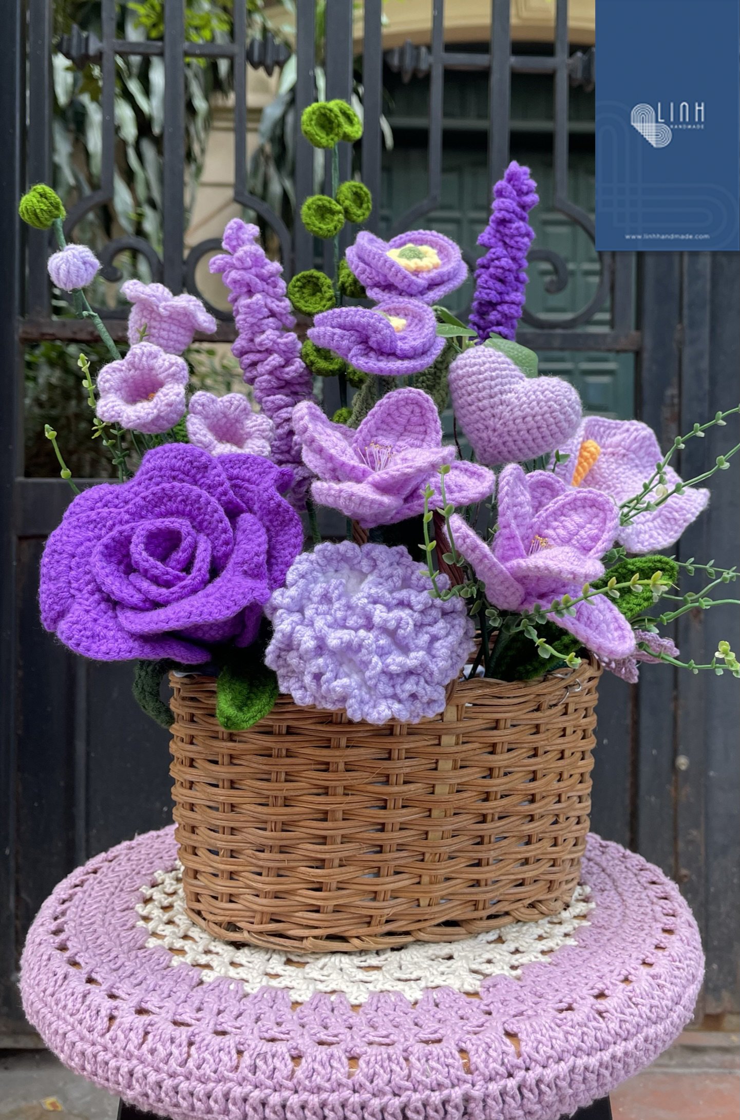 Giỏ hoa len handmade