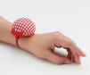 Gối lưu giữ kim khâu Clover Color Wrist Pin Cushion (Red)
