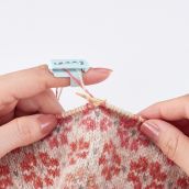 Dụng cụ giữ chỉ và len Clover Yarn Guide <S>